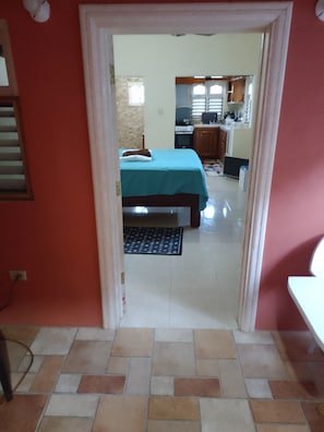 3 bedrooms, iron/ironing board, WiFi, bed sheets - Very functional home 5 minutes drive to the world's famous Negril 7miles Beach (Negril)