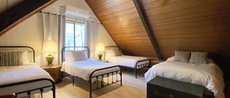 3 bedrooms, iron/ironing board, free WiFi, bed sheets