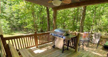 Beautiful wooded home. Close to Sardis Lake, Batesville, Oxford, and Southaven
