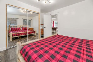 Basic Cabin | 5 bedrooms, free WiFi - Family Fun Cabin (Fawnskin)