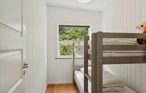 3 bedrooms, travel cot, free WiFi