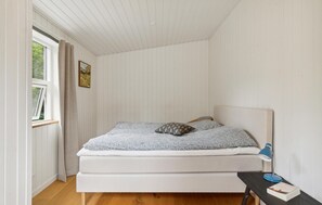 3 bedrooms, travel cot, free WiFi