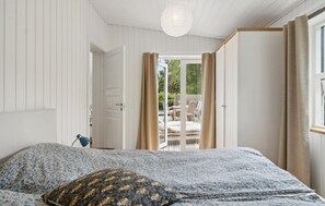 3 bedrooms, travel cot, free WiFi