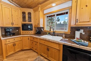 Basic-Ferienhütte | Eigene Küche | Wasserkocher