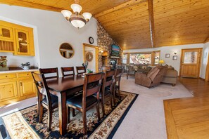 Cabaña básica | Área de sala de estar