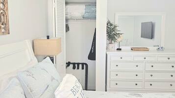 1 bedroom, in-room safe, desk, iron/ironing board