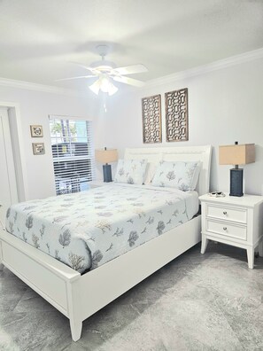 1 Schlafzimmer, Zimmersafe, Schreibtisch, Bügeleisen/Bügelbrett