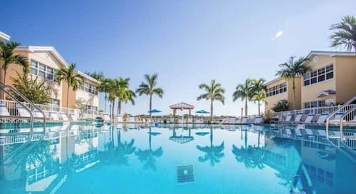 A Cozy beach Condo located at Indian Shores Beach,beautiful and great location