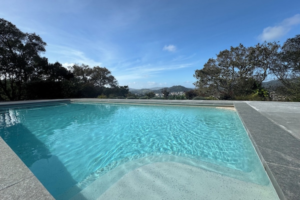 Piscina a l'aire lliure i piscina climatitzada