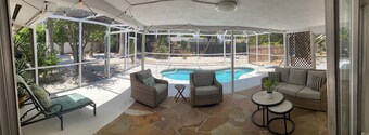 Serene yard and pool, 1 mile to beach, pets OK, patio TV, Kayaks