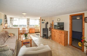 TV, fireplace - 2 bedroom cozy home in Insel Poel (Insel Poel)