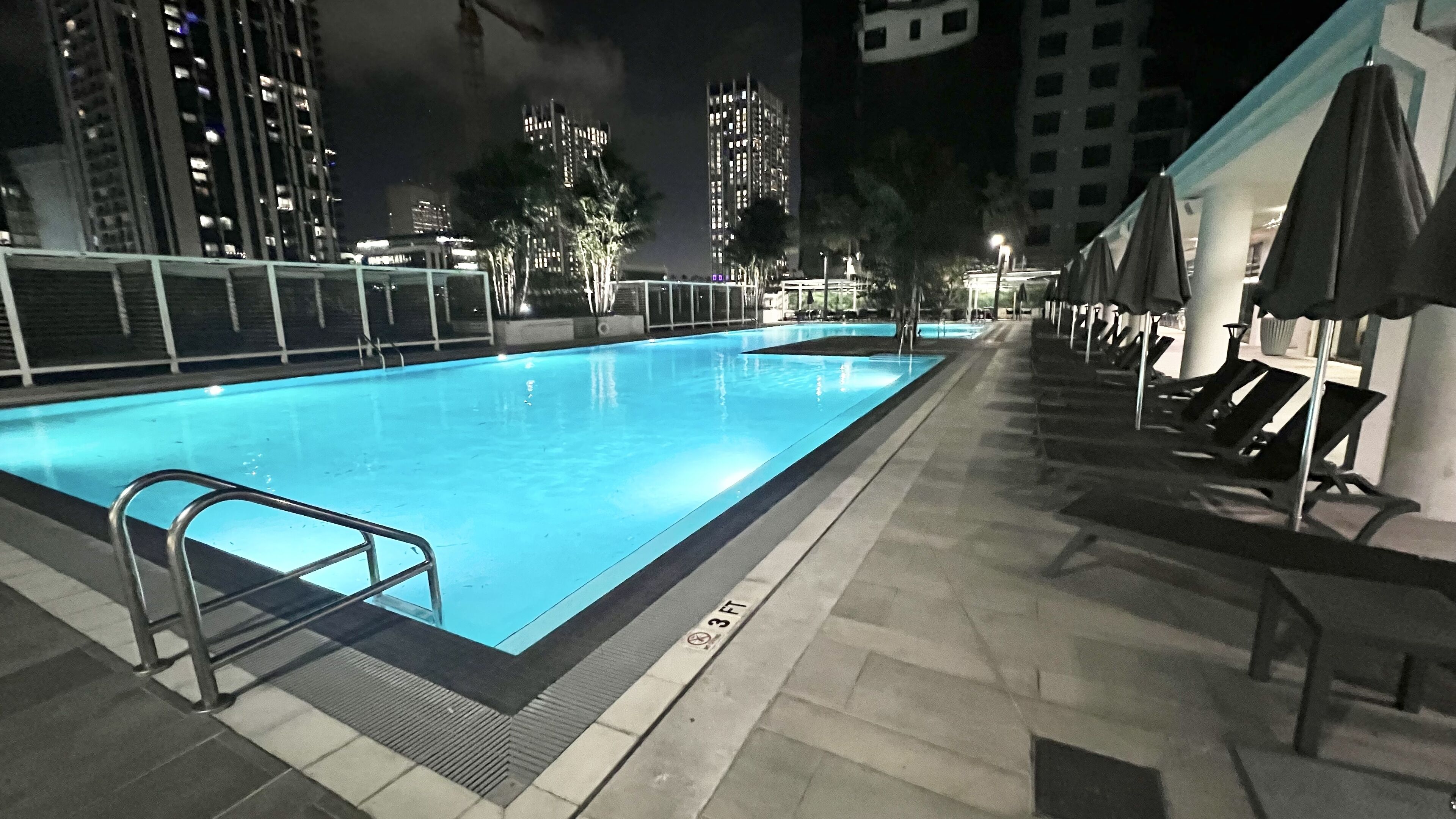 "Upscale Suite, 5-star POOL, VIEWS, Prime Locale"