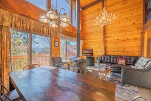 Living area - Fawnskin Family Cabin (Fawnskin)