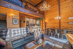 Living area - Fawnskin Family Cabin (Fawnskin)