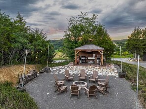 Terrace/patio - Fun Family Treehouse | Kid-Approved with Slide! (Sevierville)