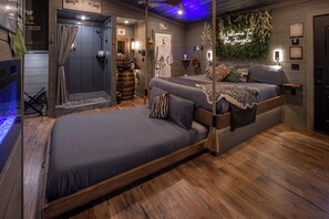 2 bedrooms, free WiFi, bed sheets - 2 Treehouses + Bridge | Tarzan & Jane | 2 Slides | Sleeps 12 | Near Dollywood (Sevierville)
