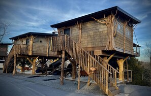 Exterior - Double Treehouse Fun - 2 Slides - Sleeps 12 (Sevierville)