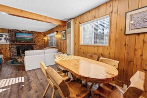 ベーシック キャビン | リビング エリア