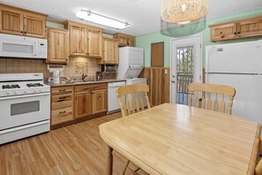 基本小屋 | 私人廚房 | 電熱水壺、廚房用具/餐具/器皿