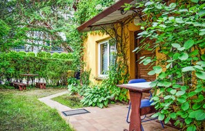 Outdoor dining - Stunning home in Rowy with WiFi (Rowy)