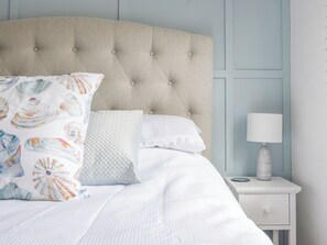 2 bedrooms, individually decorated, individually furnished, free WiFi - River Lym Cottage (Lyme Regis)