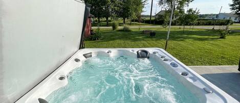 Bañera de hidromasaje exterior