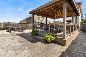 Terrace/patio - Niagara House - 3 Queen Beds - 12min to Falls - steps to Royal Niagara Golf Club (Niagara-on-the-Lake)