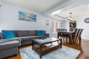 Smart TV, offices - Wine Country Home - Fire Pavilion & Spa Tub (Niagara on the Lake)