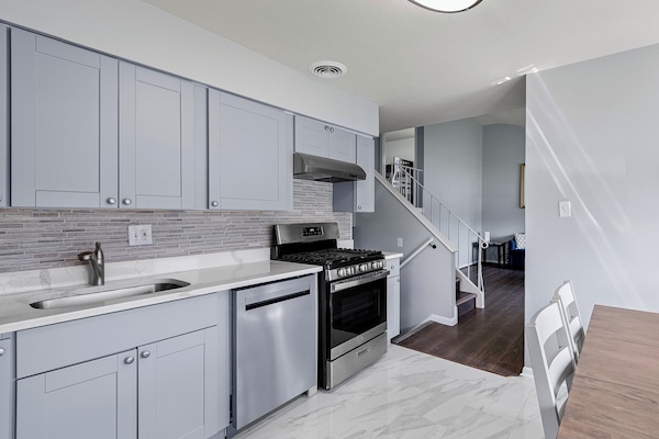 Køleskab, mikrobølgeovn, ovn, kogeplade