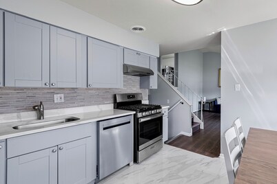 Short walk to University of Delaware