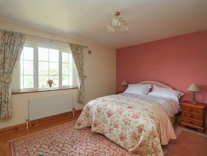 5 quartos, individualmente decorados, individualmente mobiliados