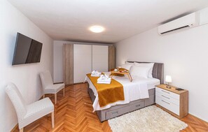 2 bedrooms, iron/ironing board, travel crib, free WiFi