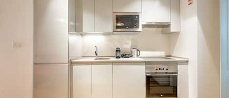 ثلاجة، ميكروويف، فرن، غسالة أطباق