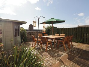 Outdoor dining - Abbey Farm House (St Bees)