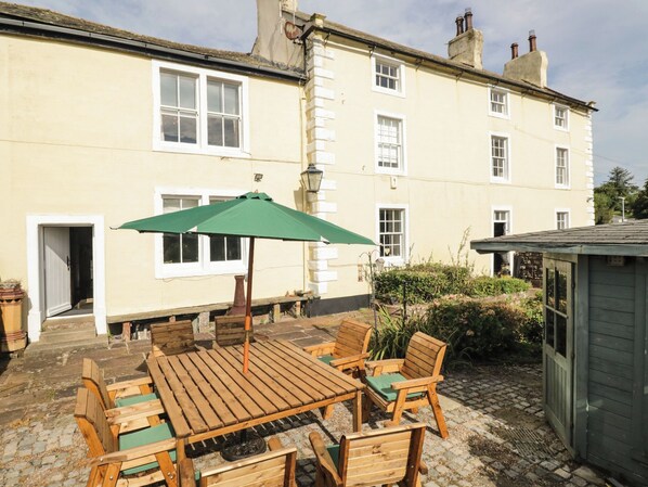 Outdoor dining - Abbey Farm House (St Bees)