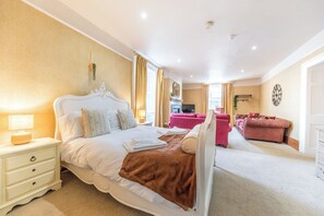 8 bedrooms, individually decorated, individually furnished, free WiFi - Abbey Farm House (St Bees)