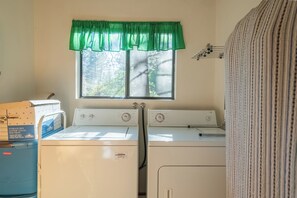 Laundry room - Rustic Pine (Big Bear Lake)