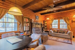 บริเวณนั่งเล่น