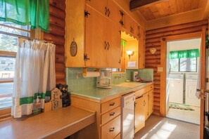 Private kitchen - Rustic Pine (Big Bear Lake)