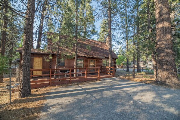 ด้านหน้าที่พัก