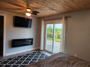 2 室のベッドルーム、アイロン / アイロン台、WiFi (無料)、ベッドシーツ