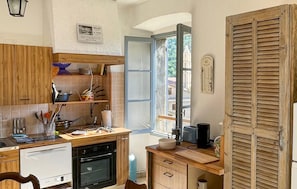 Fridge, microwave, oven, coffee/tea maker - Pet friendly apartment in Ghisoni (Ghisoni)