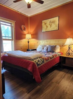 2 slaapkamers, een strijkplank/strijkijzer, gratis wifi, beddengoed