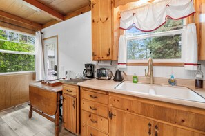 Basic Cabin | Private kitchen | Dishwasher
