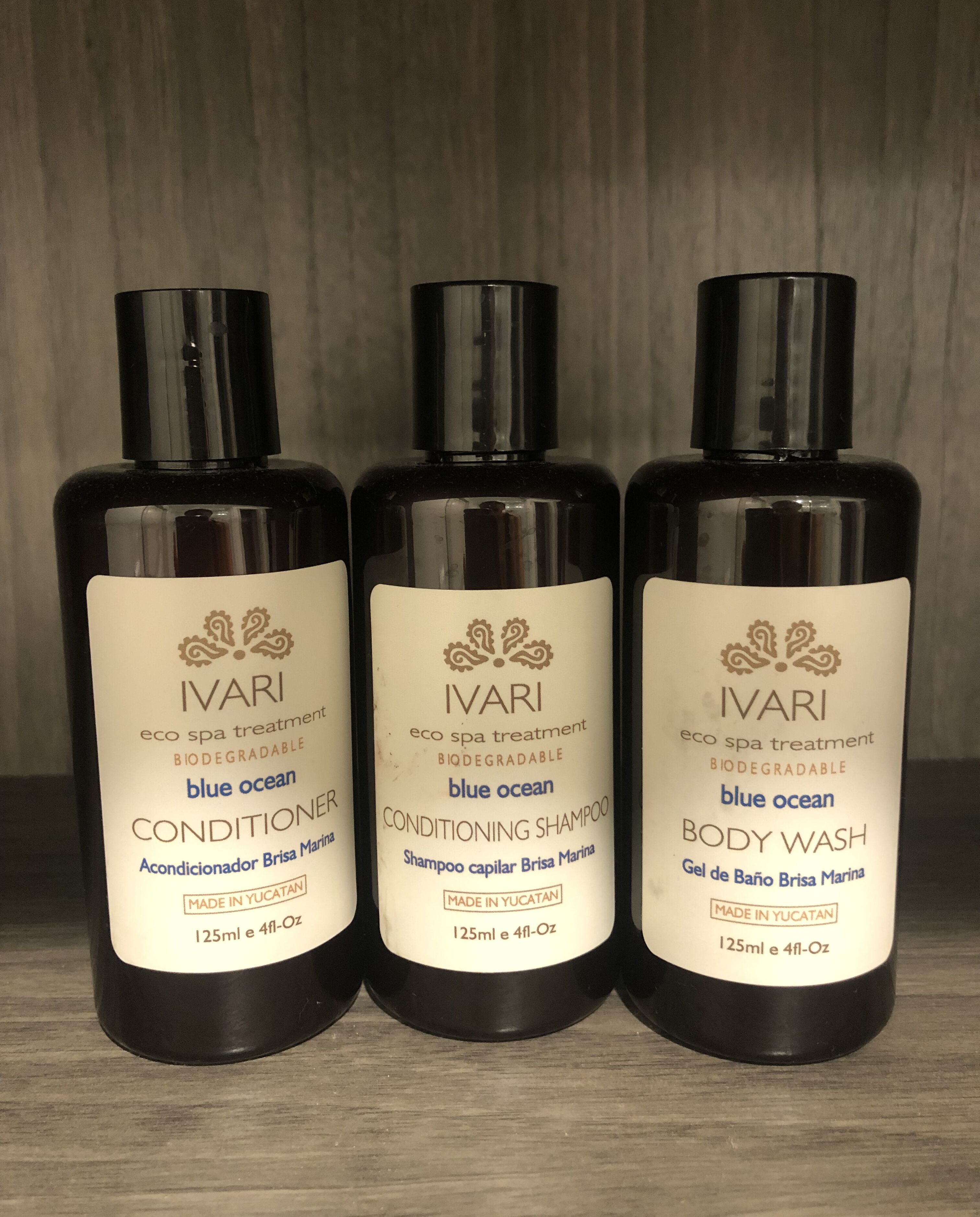 Douche, serviettes fournies, savon, shampoing