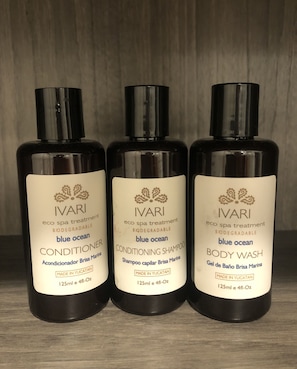 Shower, towels, soap, shampoo - Luxury Unit, SelfCheck-In Houston, 20 mins to Downtown! (Houston)