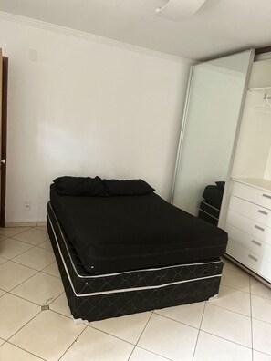 Habitación triple | Tabla de planchar con plancha y wifi gratis 