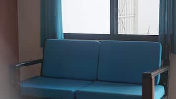 Executive Studio Suite | Premium bedding, minibar, iron/ironing board, free WiFi