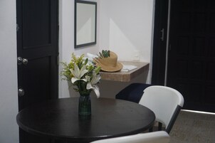 Hochwertige Bettwaren, Minibar, Bügeleisen/Bügelbrett, kostenloses WLAN