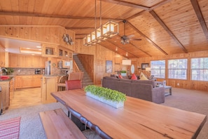 Basic Cabin | In-room dining